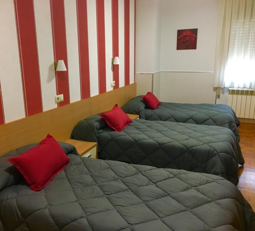 Hostal La Cortijana Logroño Eksteriør billede